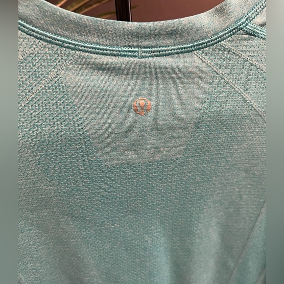 Lululemon- Men's “License to Train” Long-Sleeve Shirt: - Picture 3 of 3